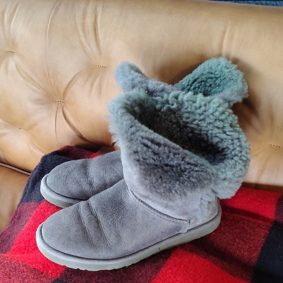 UGG Bailey II Boots-size 8 - Picture 6 of 10